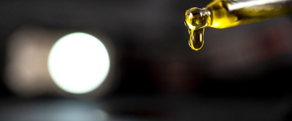 CBD olej jako přírodní léčba bolesti. Jaké jsou přínosy?