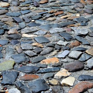 Proč nevyužít moderních umělých materiálů, které vypadají jako přírodní