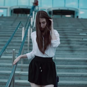 Tři outfity, v nichž hraje hlavní roli koženková sukně