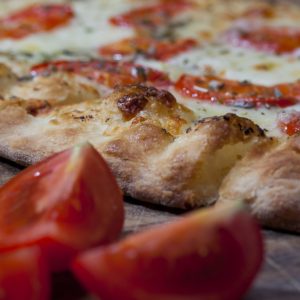 Třicetiprocentní Eidam do pizzy nepatří aneb další zajímavosti o nejpopulárnějším jídle světa