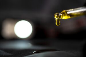 CBD olej jako přírodní léčba bolesti. Jaké jsou přínosy?