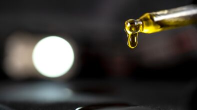 CBD olej jako přírodní léčba bolesti. Jaké jsou přínosy?