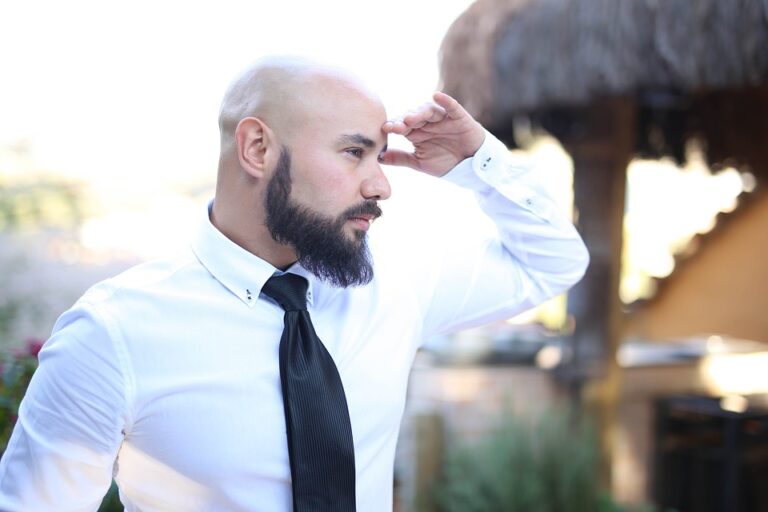 Co si obléknout, pokud je předepsaný dress code black nebo white tie?