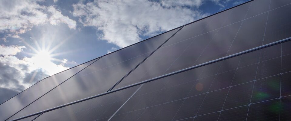 Lidé zvažují fotovoltaiku, někdy hází ručník do ringu finance